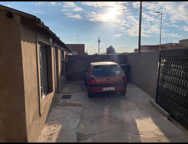7 BEDROOM HOUSE FOR SALE IN ZOLA